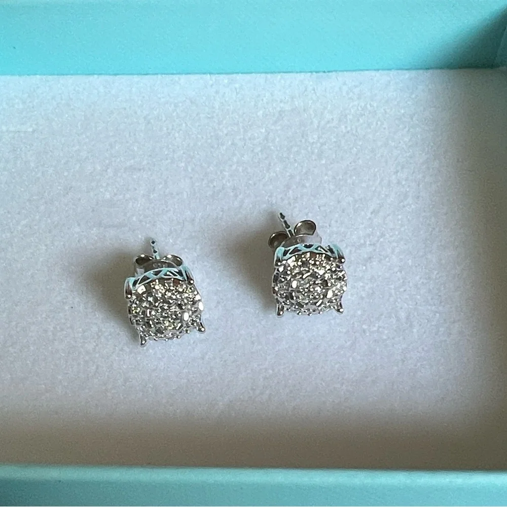 Diamond 0.10ct lab grown studs Earrings - Picture 2 of 3